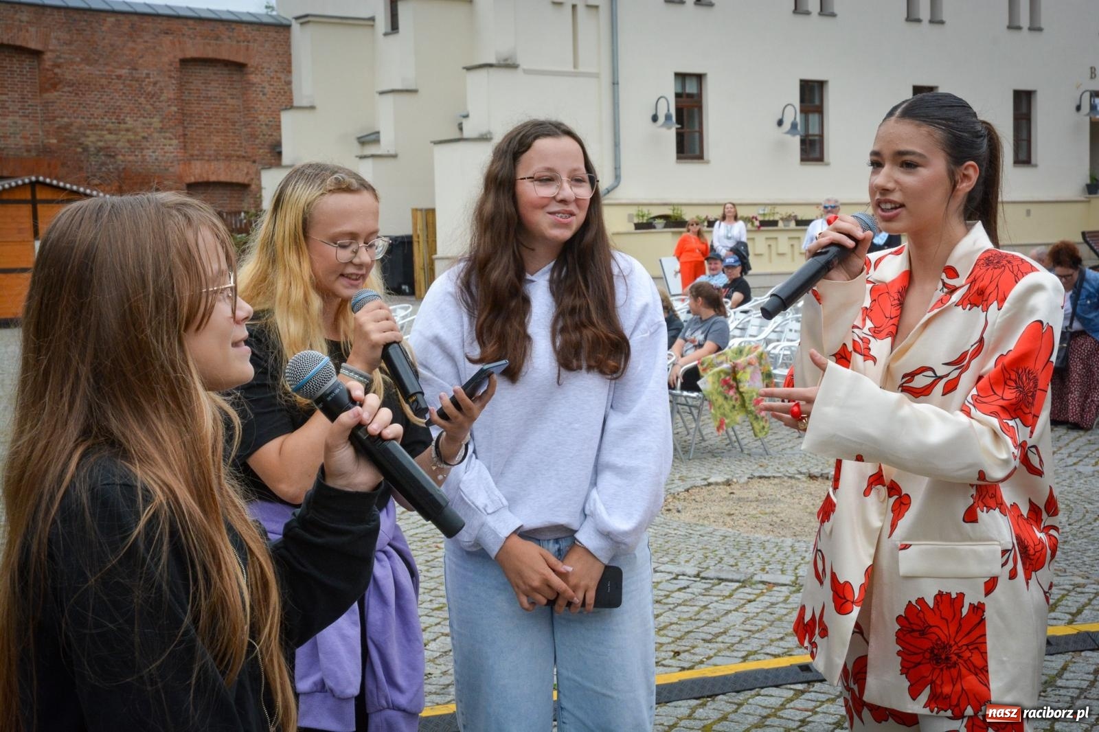 Zdjęcie w galerii na portalu naszraciborz.pl: Sztefa i Brajan, Freddie, EMI oraz Beskidzcy zbóje pożegnali wakacje na zamku [FOTO i WIDEO] wiadomości z regionu