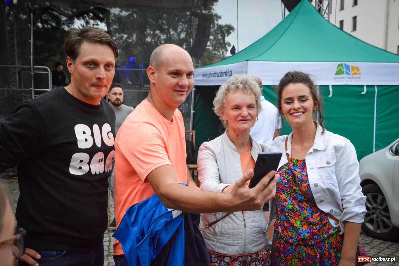 Zdjęcie w galerii na portalu naszraciborz.pl: Sztefa i Brajan, Freddie, EMI oraz Beskidzcy zbóje pożegnali wakacje na zamku [FOTO i WIDEO] wiadomości z regionu