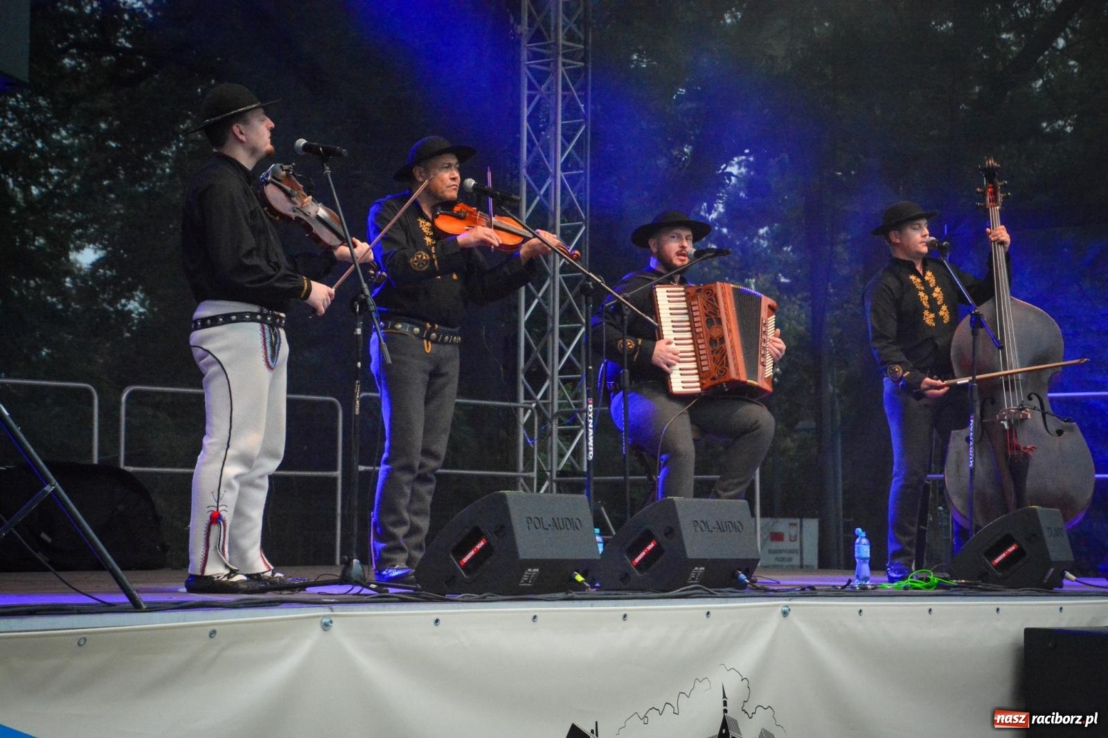Zdjęcie w galerii na portalu naszraciborz.pl: Sztefa i Brajan, Freddie, EMI oraz Beskidzcy zbóje pożegnali wakacje na zamku [FOTO i WIDEO] wiadomości z regionu
