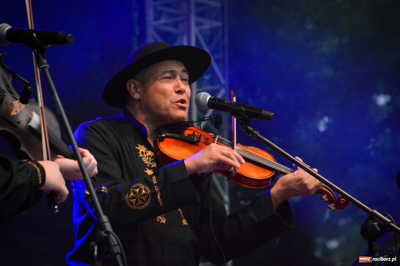 Zdjęcie w galerii na portalu naszraciborz.pl: Sztefa i Brajan, Freddie, EMI oraz Beskidzcy zbóje pożegnali wakacje na zamku [FOTO i WIDEO] wiadomości z regionu
