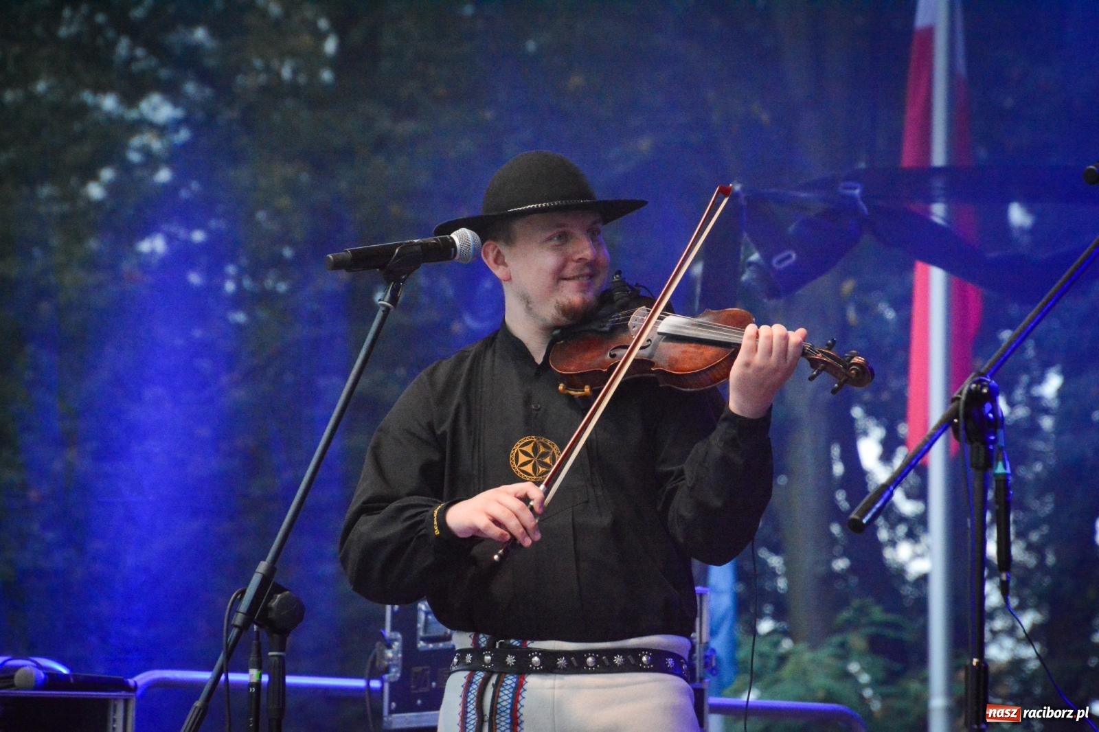 Zdjęcie w galerii na portalu naszraciborz.pl: Sztefa i Brajan, Freddie, EMI oraz Beskidzcy zbóje pożegnali wakacje na zamku [FOTO i WIDEO] wiadomości z regionu