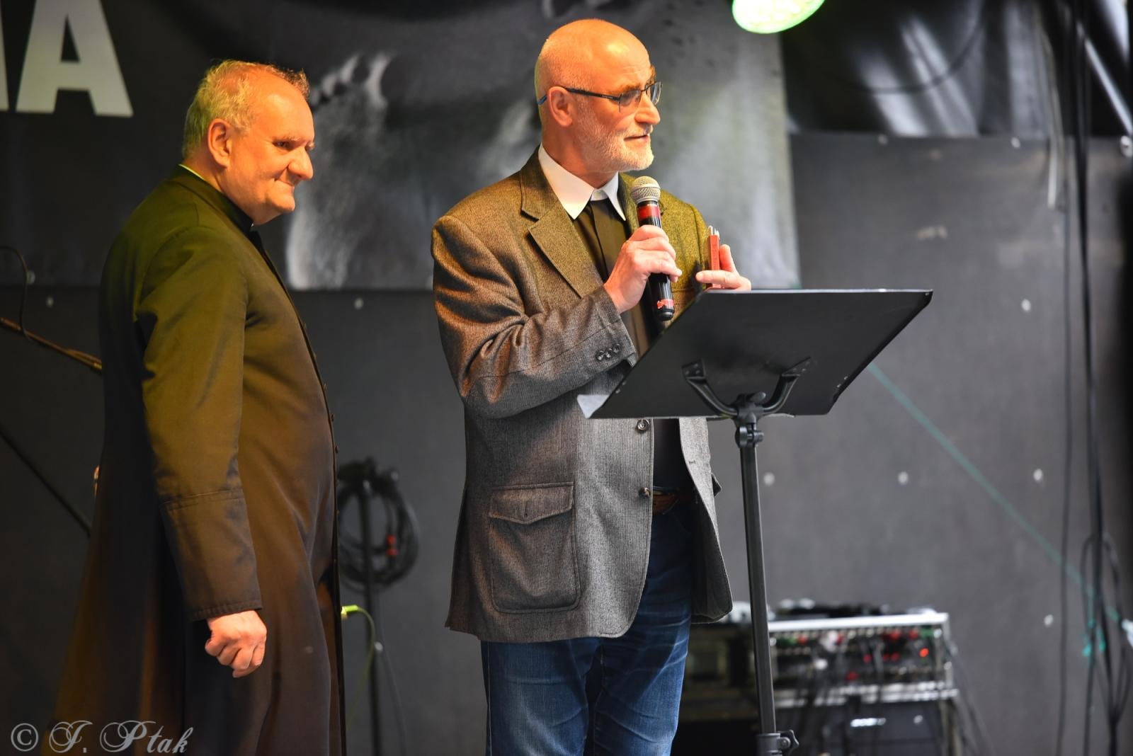 Zdjęcie w galerii na portalu naszraciborz.pl: Polski Wieczór Uwielbienia i konferencja ks. Piotra Morcińca zwieńczyły 34. Festiwal Spotkałem Pana wiadomości z regionu