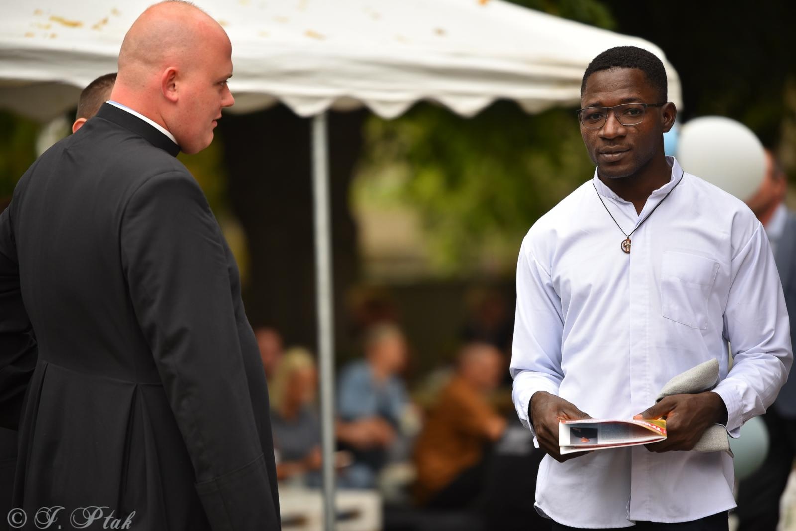 Zdjęcie w galerii na portalu naszraciborz.pl: Polski Wieczór Uwielbienia i konferencja ks. Piotra Morcińca zwieńczyły 34. Festiwal Spotkałem Pana wiadomości z regionu