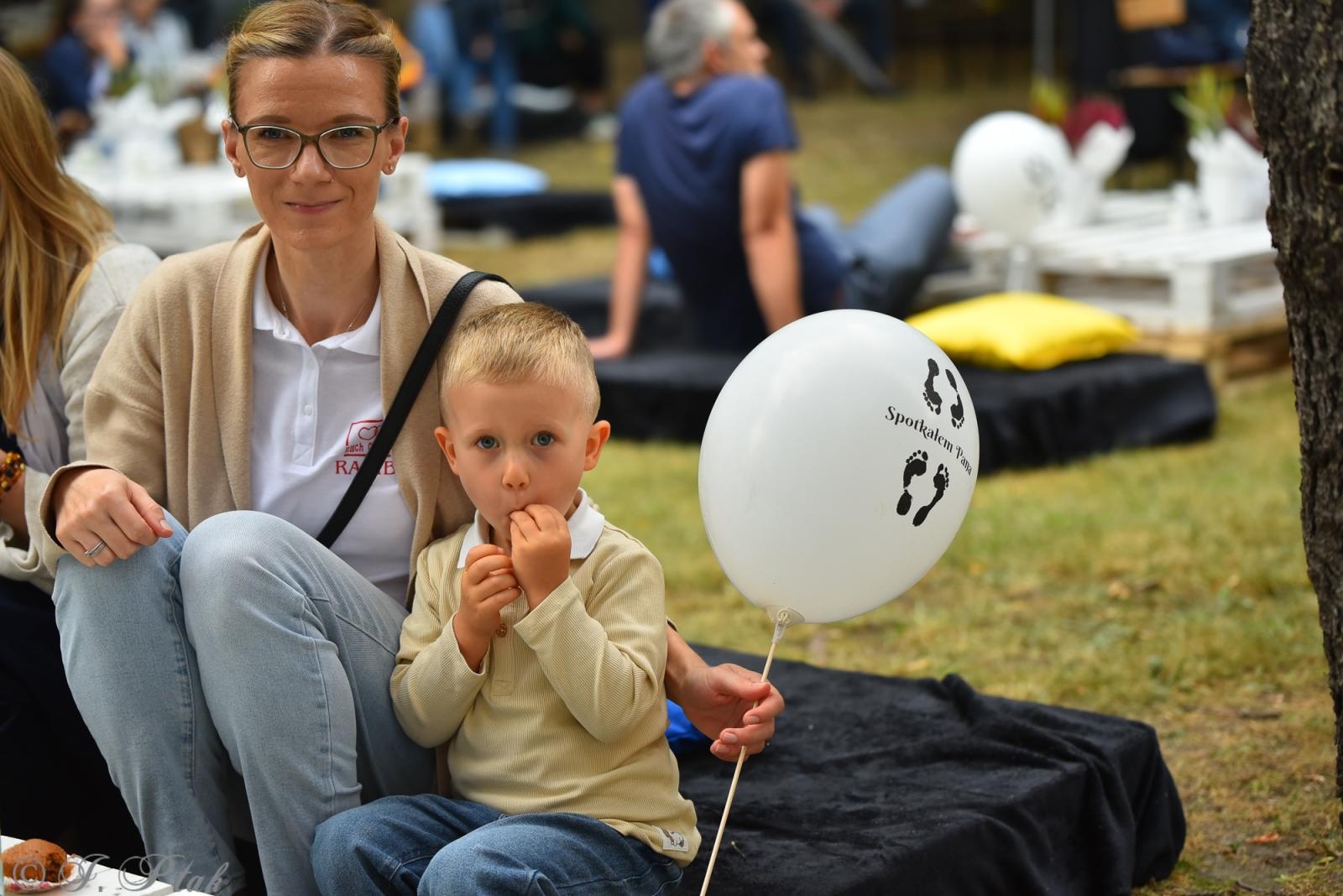 Zdjęcie w galerii na portalu naszraciborz.pl: Polski Wieczór Uwielbienia i konferencja ks. Piotra Morcińca zwieńczyły 34. Festiwal Spotkałem Pana wiadomości z regionu