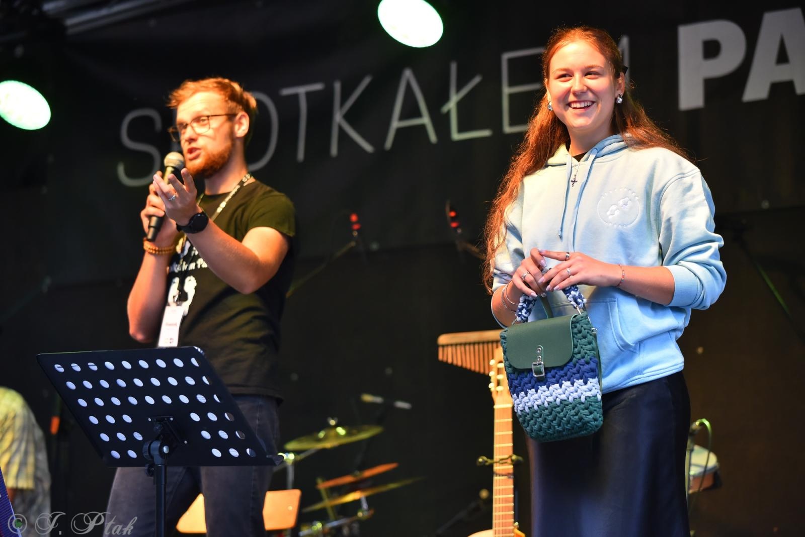 Zdjęcie w galerii na portalu naszraciborz.pl: Polski Wieczór Uwielbienia i konferencja ks. Piotra Morcińca zwieńczyły 34. Festiwal Spotkałem Pana wiadomości z regionu