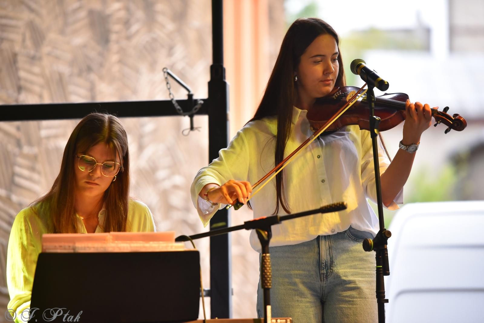Zdjęcie w galerii na portalu naszraciborz.pl: Polski Wieczór Uwielbienia i konferencja ks. Piotra Morcińca zwieńczyły 34. Festiwal Spotkałem Pana wiadomości z regionu