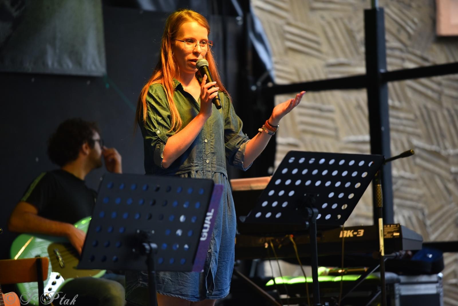 Zdjęcie w galerii na portalu naszraciborz.pl: Polski Wieczór Uwielbienia i konferencja ks. Piotra Morcińca zwieńczyły 34. Festiwal Spotkałem Pana wiadomości z regionu