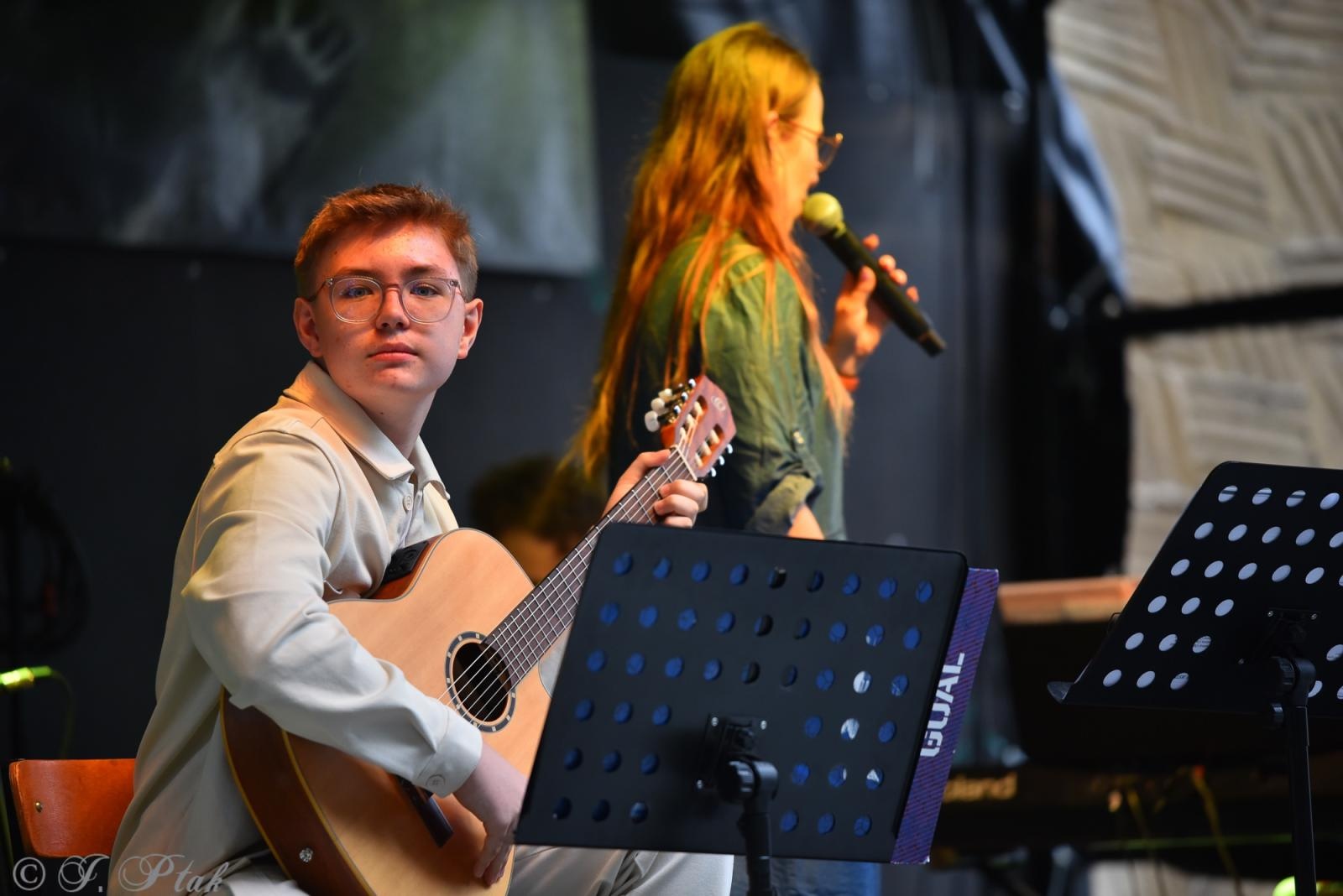 Zdjęcie w galerii na portalu naszraciborz.pl: Polski Wieczór Uwielbienia i konferencja ks. Piotra Morcińca zwieńczyły 34. Festiwal Spotkałem Pana wiadomości z regionu