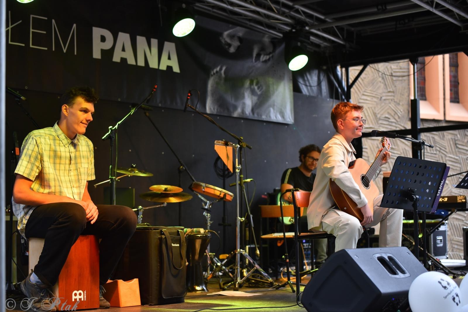 Zdjęcie w galerii na portalu naszraciborz.pl: Polski Wieczór Uwielbienia i konferencja ks. Piotra Morcińca zwieńczyły 34. Festiwal Spotkałem Pana wiadomości z regionu