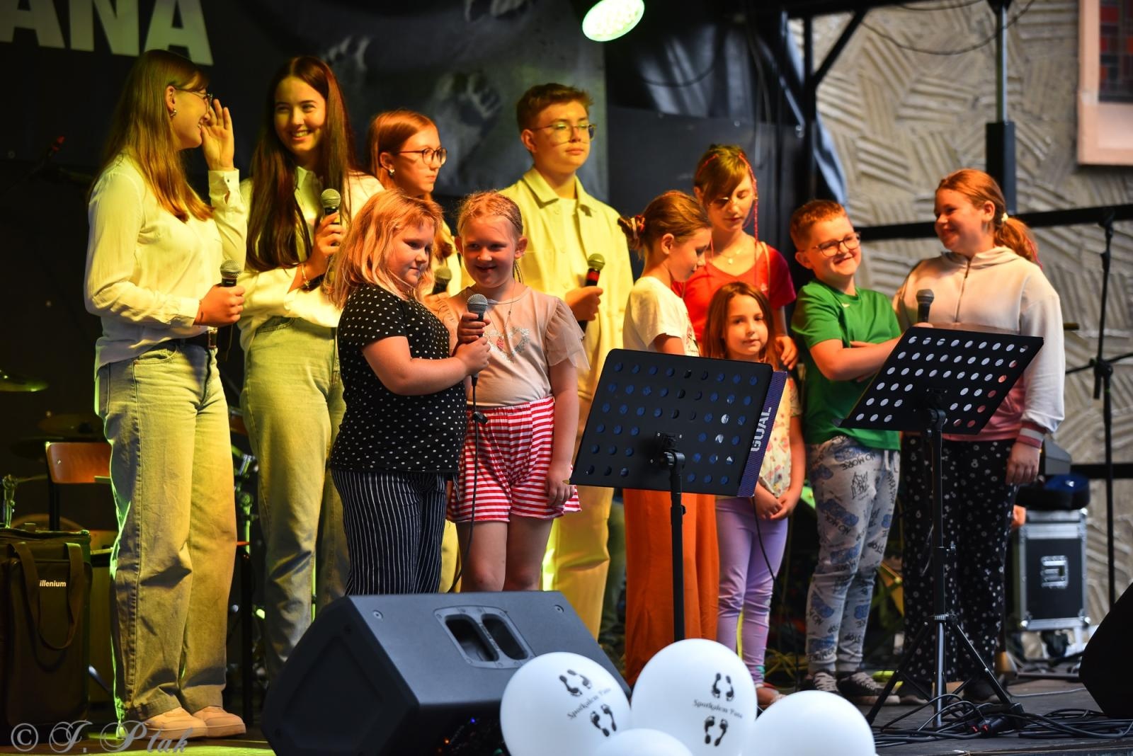 Zdjęcie w galerii na portalu naszraciborz.pl: Polski Wieczór Uwielbienia i konferencja ks. Piotra Morcińca zwieńczyły 34. Festiwal Spotkałem Pana wiadomości z regionu