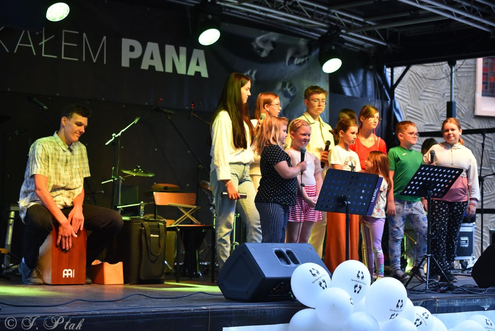 Zdjęcie w galerii na portalu naszraciborz.pl: Polski Wieczór Uwielbienia i konferencja ks. Piotra Morcińca zwieńczyły 34. Festiwal Spotkałem Pana wiadomości z regionu