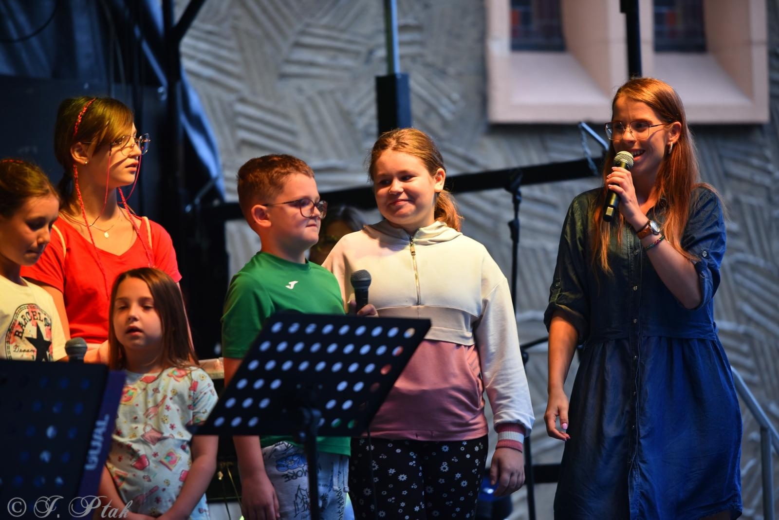 Zdjęcie w galerii na portalu naszraciborz.pl: Polski Wieczór Uwielbienia i konferencja ks. Piotra Morcińca zwieńczyły 34. Festiwal Spotkałem Pana wiadomości z regionu
