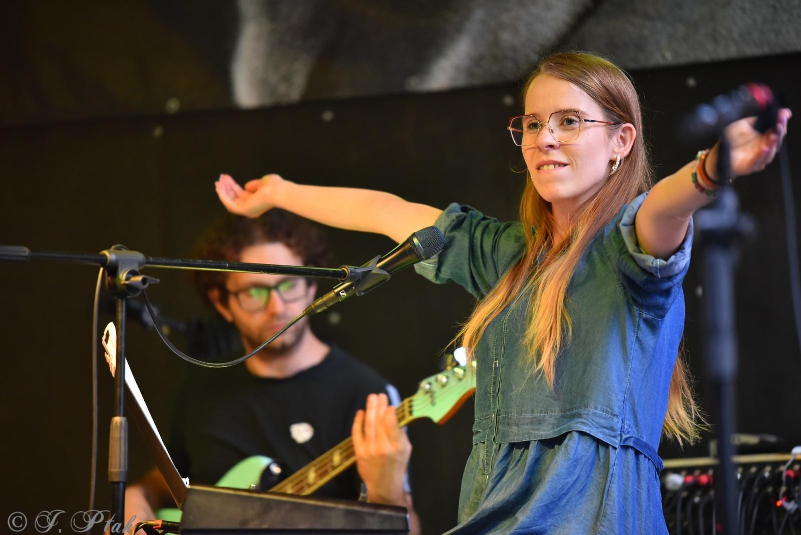 Zdjęcie w galerii na portalu naszraciborz.pl: Polski Wieczór Uwielbienia i konferencja ks. Piotra Morcińca zwieńczyły 34. Festiwal Spotkałem Pana wiadomości z regionu