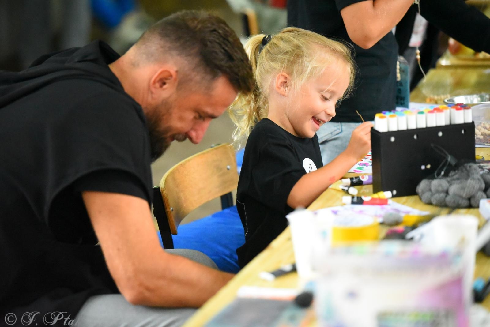 Zdjęcie w galerii na portalu naszraciborz.pl: Polski Wieczór Uwielbienia i konferencja ks. Piotra Morcińca zwieńczyły 34. Festiwal Spotkałem Pana wiadomości z regionu