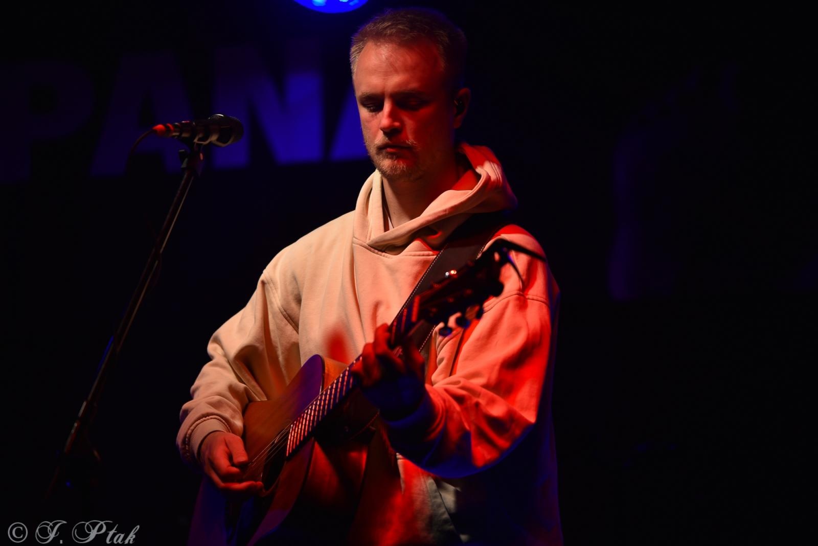 Zdjęcie w galerii na portalu naszraciborz.pl: Polski Wieczór Uwielbienia i konferencja ks. Piotra Morcińca zwieńczyły 34. Festiwal Spotkałem Pana wiadomości z regionu