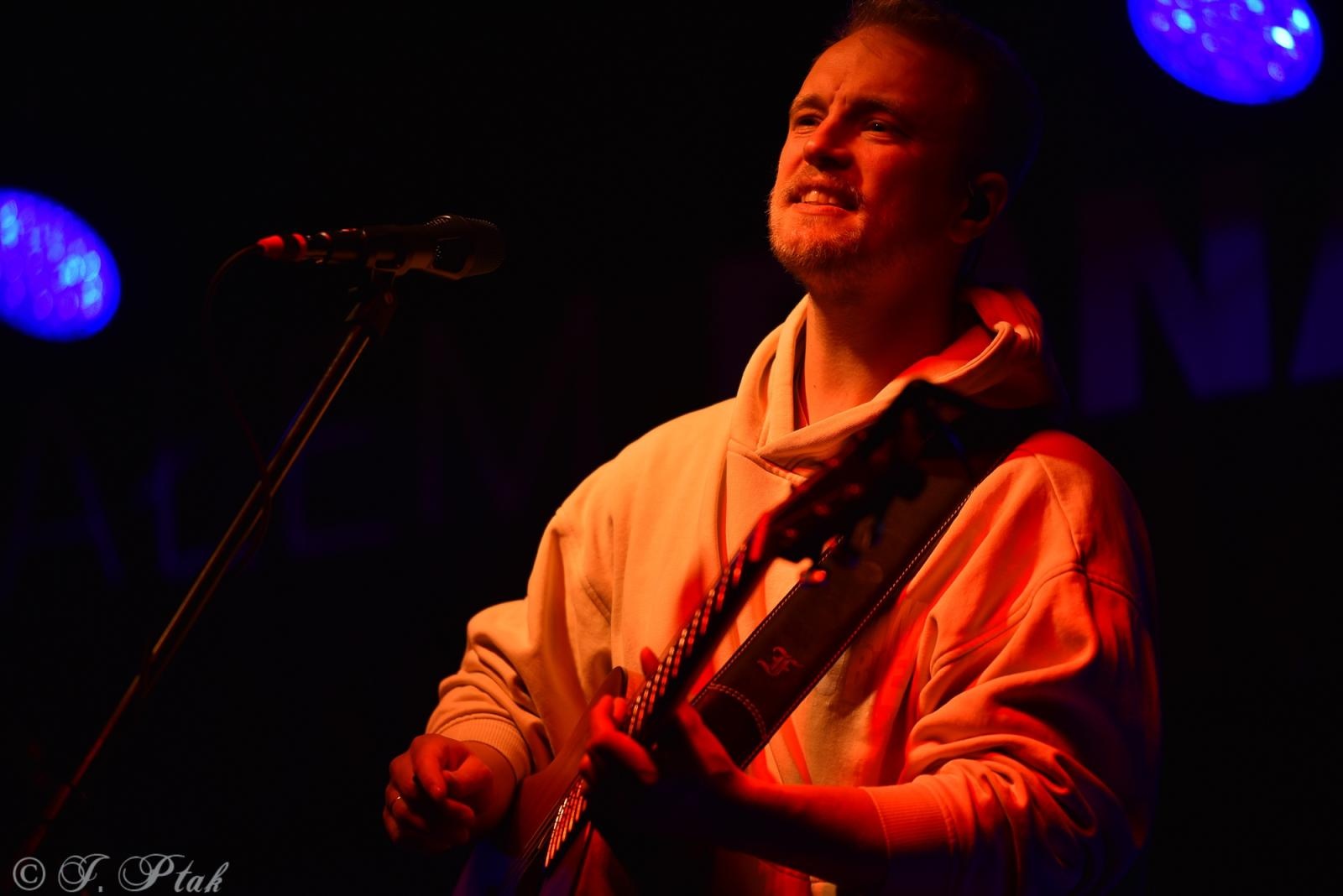 Zdjęcie w galerii na portalu naszraciborz.pl: Polski Wieczór Uwielbienia i konferencja ks. Piotra Morcińca zwieńczyły 34. Festiwal Spotkałem Pana wiadomości z regionu