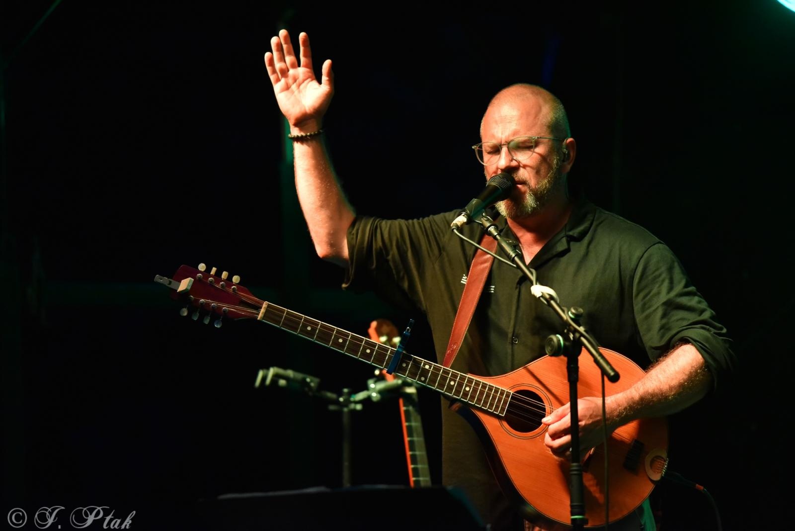 Zdjęcie w galerii na portalu naszraciborz.pl: Polski Wieczór Uwielbienia i konferencja ks. Piotra Morcińca zwieńczyły 34. Festiwal Spotkałem Pana wiadomości z regionu