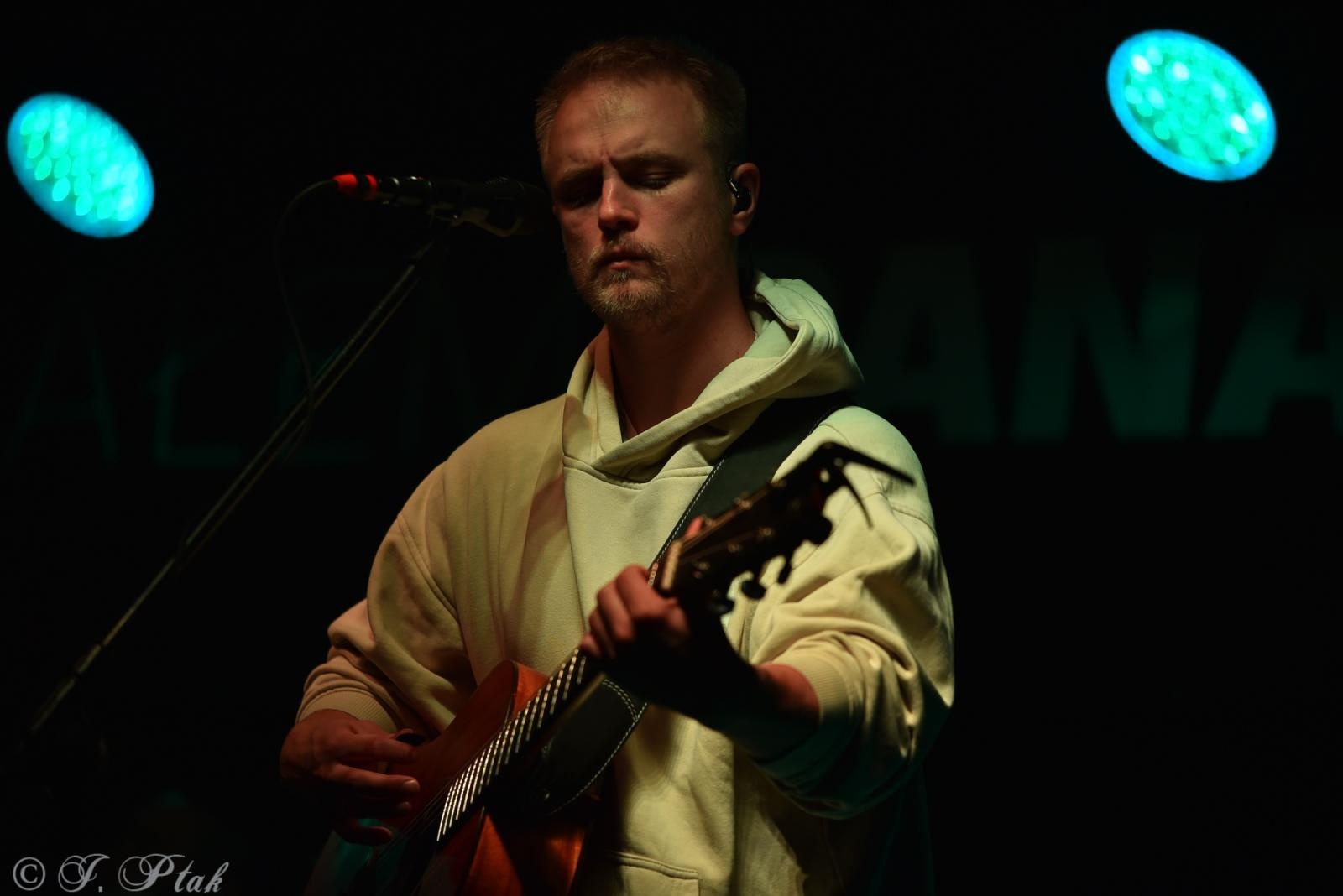 Zdjęcie w galerii na portalu naszraciborz.pl: Polski Wieczór Uwielbienia i konferencja ks. Piotra Morcińca zwieńczyły 34. Festiwal Spotkałem Pana wiadomości z regionu