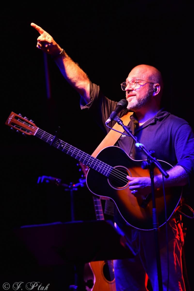 Zdjęcie w galerii na portalu naszraciborz.pl: Polski Wieczór Uwielbienia i konferencja ks. Piotra Morcińca zwieńczyły 34. Festiwal Spotkałem Pana wiadomości z regionu