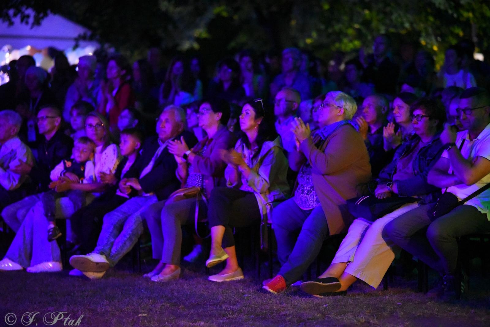 Zdjęcie w galerii na portalu naszraciborz.pl: Polski Wieczór Uwielbienia i konferencja ks. Piotra Morcińca zwieńczyły 34. Festiwal Spotkałem Pana wiadomości z regionu
