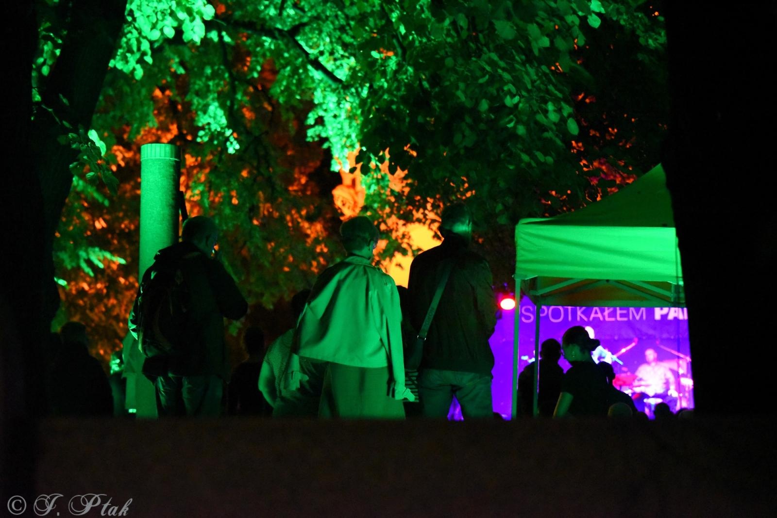 Zdjęcie w galerii na portalu naszraciborz.pl: Polski Wieczór Uwielbienia i konferencja ks. Piotra Morcińca zwieńczyły 34. Festiwal Spotkałem Pana wiadomości z regionu