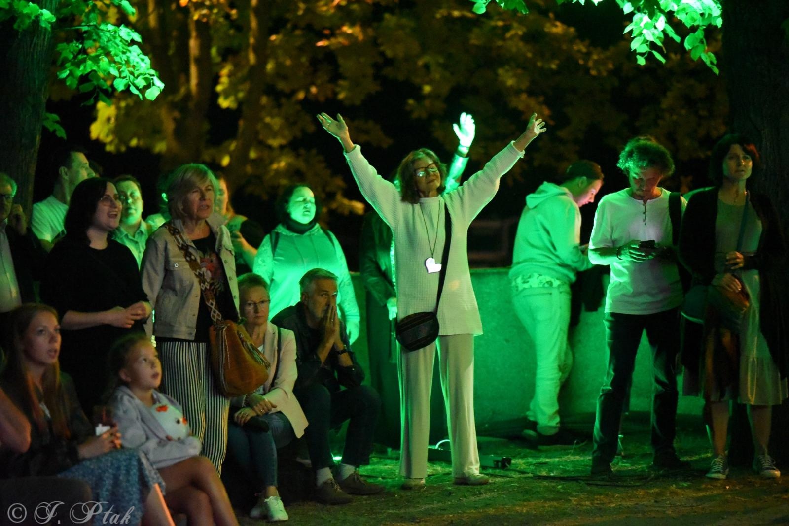 Zdjęcie w galerii na portalu naszraciborz.pl: Polski Wieczór Uwielbienia i konferencja ks. Piotra Morcińca zwieńczyły 34. Festiwal Spotkałem Pana wiadomości z regionu