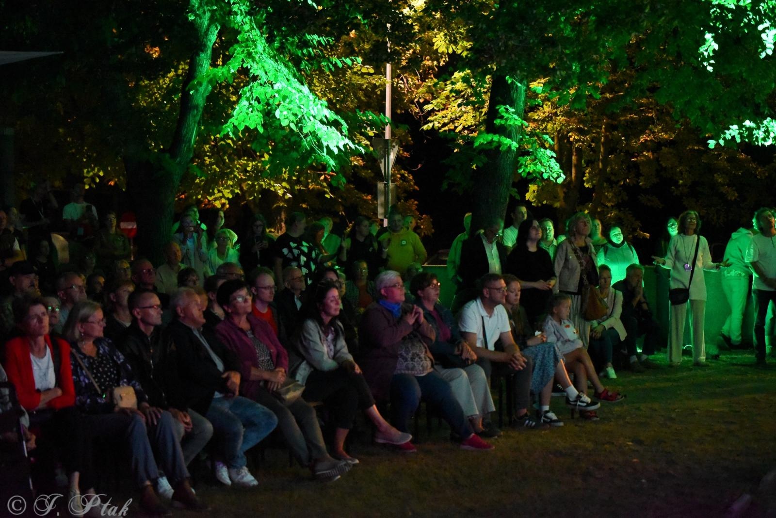 Zdjęcie w galerii na portalu naszraciborz.pl: Polski Wieczór Uwielbienia i konferencja ks. Piotra Morcińca zwieńczyły 34. Festiwal Spotkałem Pana wiadomości z regionu