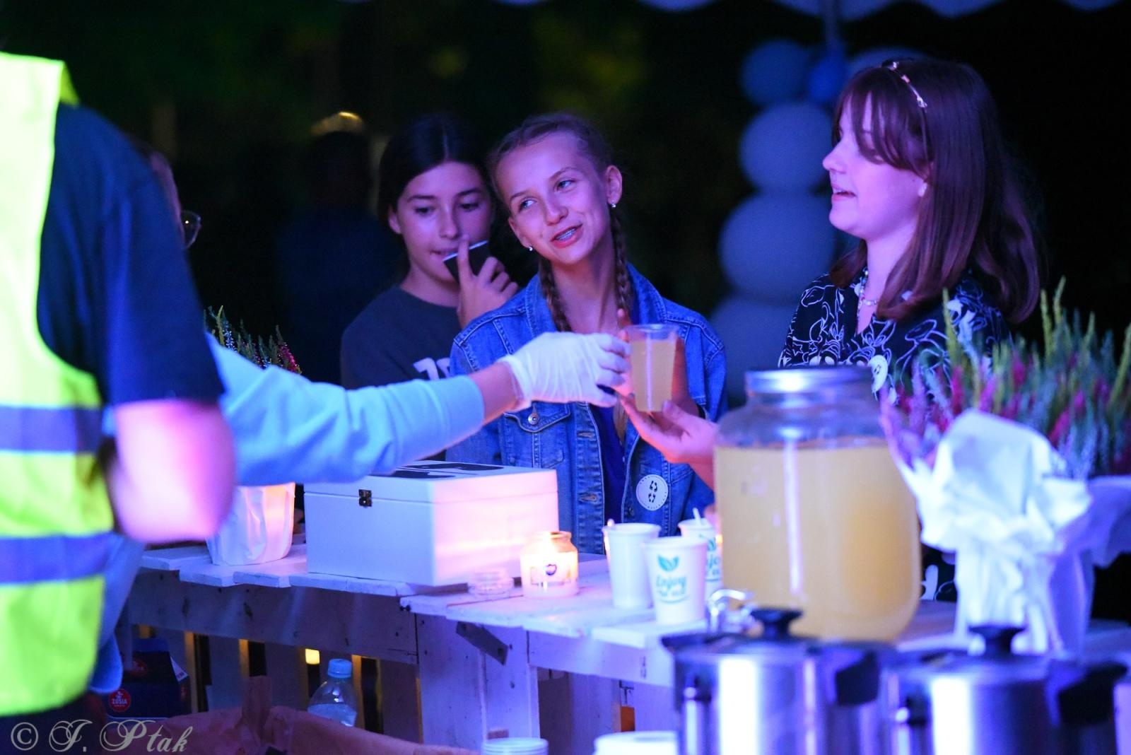 Zdjęcie w galerii na portalu naszraciborz.pl: Polski Wieczór Uwielbienia i konferencja ks. Piotra Morcińca zwieńczyły 34. Festiwal Spotkałem Pana wiadomości z regionu