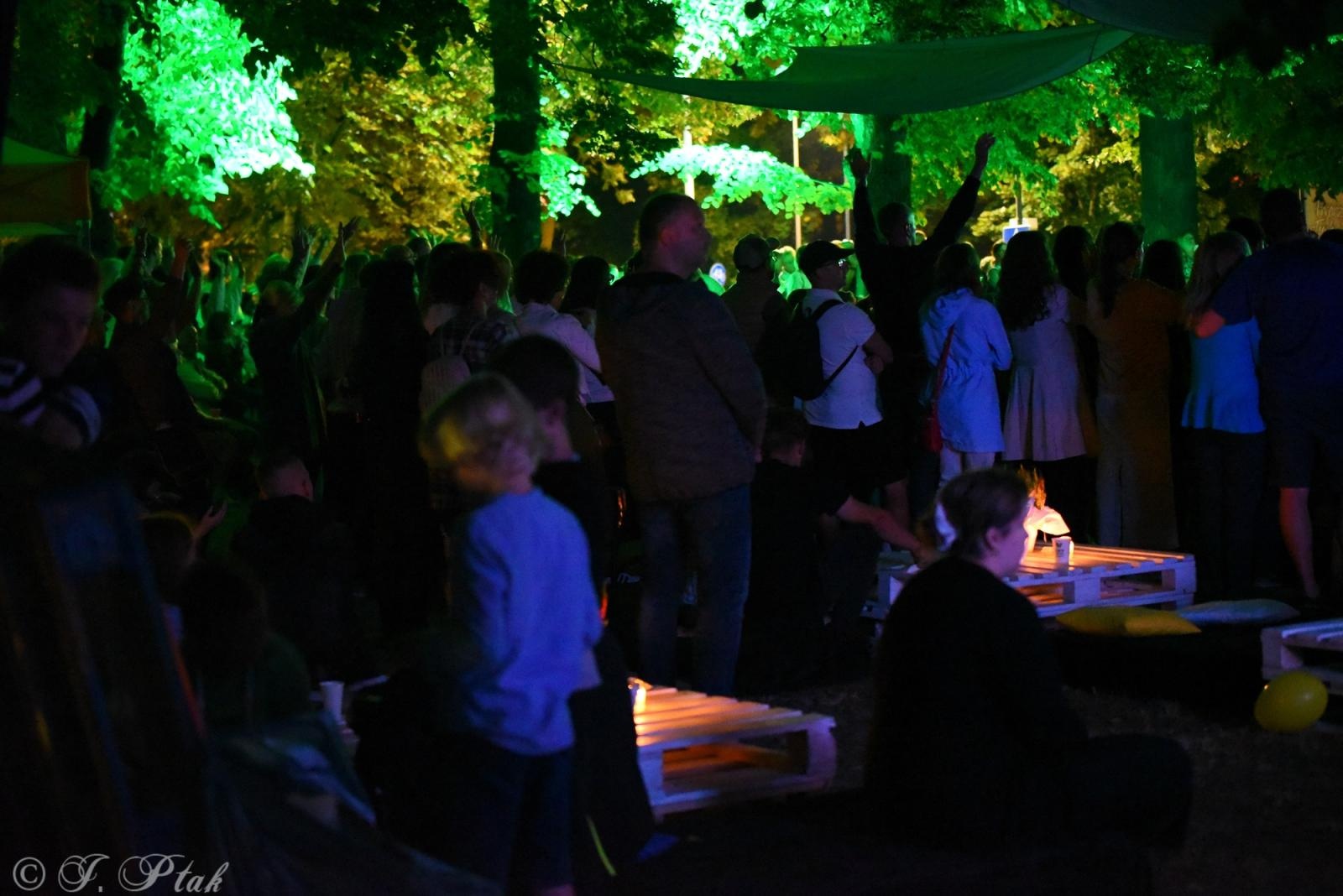 Zdjęcie w galerii na portalu naszraciborz.pl: Polski Wieczór Uwielbienia i konferencja ks. Piotra Morcińca zwieńczyły 34. Festiwal Spotkałem Pana wiadomości z regionu