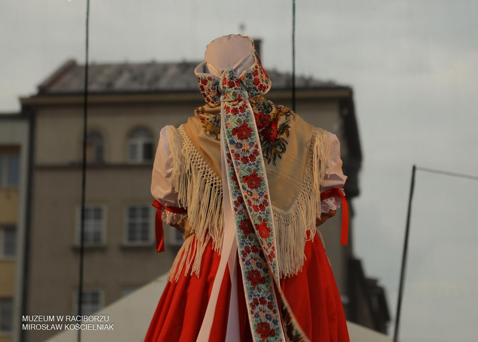 Zdjęcie w galerii na portalu naszraciborz.pl: Polsko-czeski festiwal tradycji i rzemiosł ożywił ul. Długą w Raciborzu wiadomości z regionu