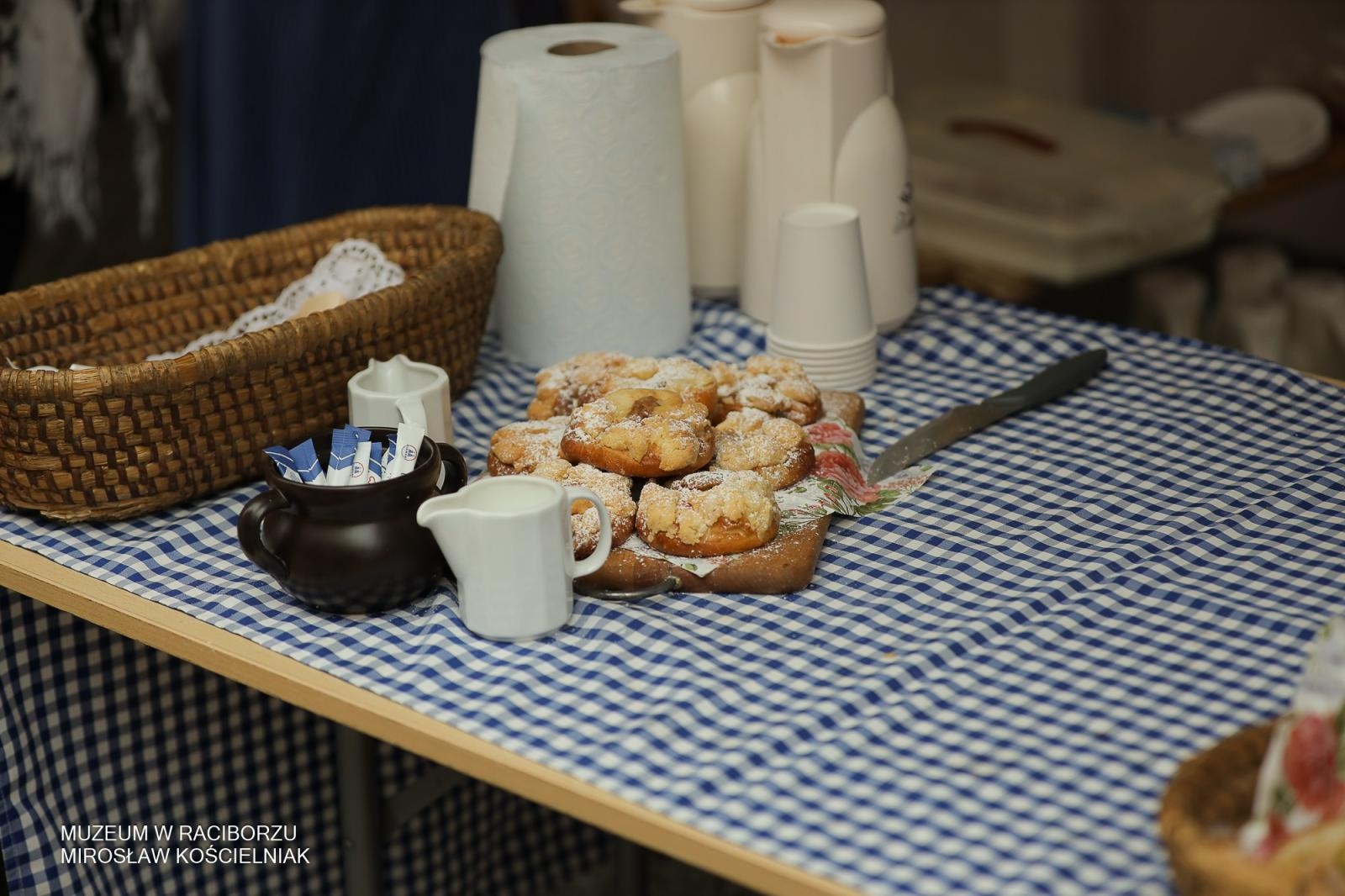 Zdjęcie w galerii na portalu naszraciborz.pl: Polsko-czeski festiwal tradycji i rzemiosł ożywił ul. Długą w Raciborzu wiadomości z regionu