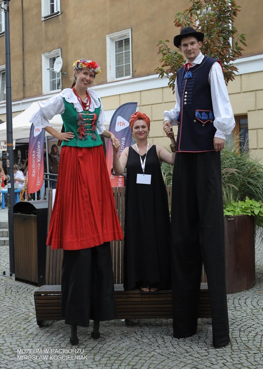 Zdjęcie w galerii na portalu naszraciborz.pl: Polsko-czeski festiwal tradycji i rzemiosł ożywił ul. Długą w Raciborzu wiadomości z regionu