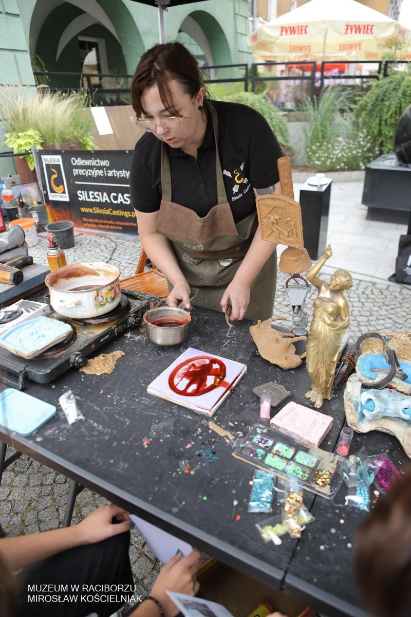 Zdjęcie w galerii na portalu naszraciborz.pl: Polsko-czeski festiwal tradycji i rzemiosł ożywił ul. Długą w Raciborzu wiadomości z regionu