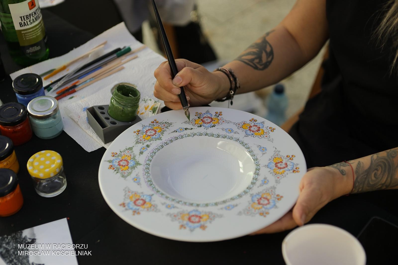 Zdjęcie w galerii na portalu naszraciborz.pl: Polsko-czeski festiwal tradycji i rzemiosł ożywił ul. Długą w Raciborzu wiadomości z regionu