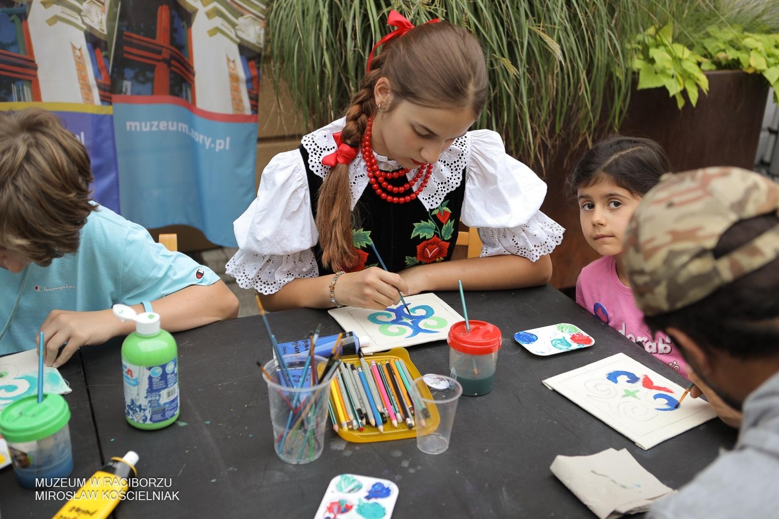 Zdjęcie w galerii na portalu naszraciborz.pl: Polsko-czeski festiwal tradycji i rzemiosł ożywił ul. Długą w Raciborzu wiadomości z regionu