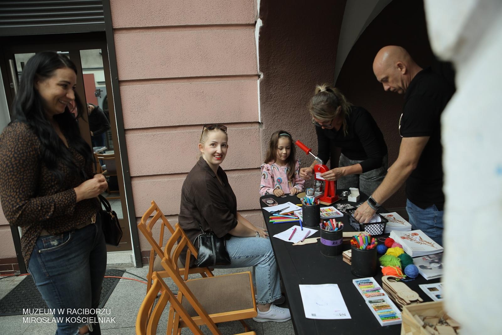 Zdjęcie w galerii na portalu naszraciborz.pl: Polsko-czeski festiwal tradycji i rzemiosł ożywił ul. Długą w Raciborzu wiadomości z regionu