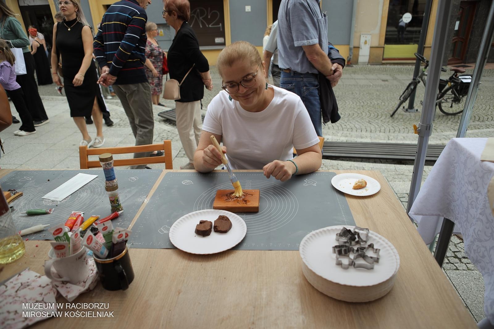 Zdjęcie w galerii na portalu naszraciborz.pl: Polsko-czeski festiwal tradycji i rzemiosł ożywił ul. Długą w Raciborzu wiadomości z regionu