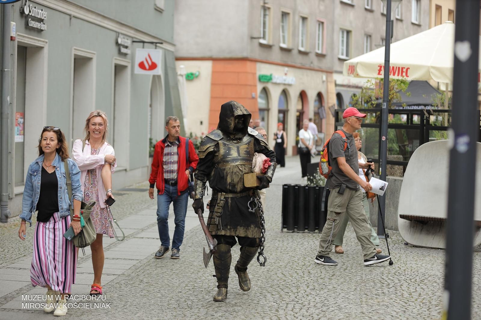 Zdjęcie w galerii na portalu naszraciborz.pl: Polsko-czeski festiwal tradycji i rzemiosł ożywił ul. Długą w Raciborzu wiadomości z regionu