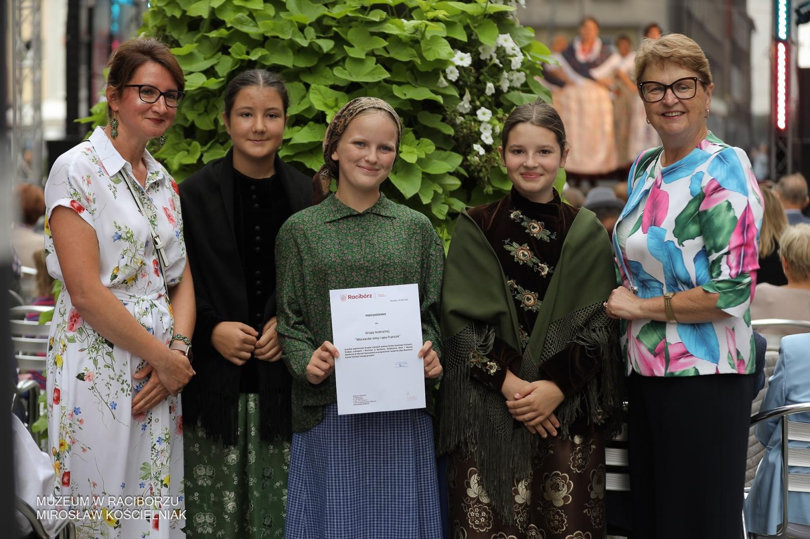 Zdjęcie w galerii na portalu naszraciborz.pl: Polsko-czeski festiwal tradycji i rzemiosł ożywił ul. Długą w Raciborzu wiadomości z regionu
