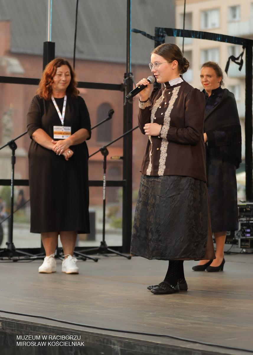 Zdjęcie w galerii na portalu naszraciborz.pl: Polsko-czeski festiwal tradycji i rzemiosł ożywił ul. Długą w Raciborzu wiadomości z regionu