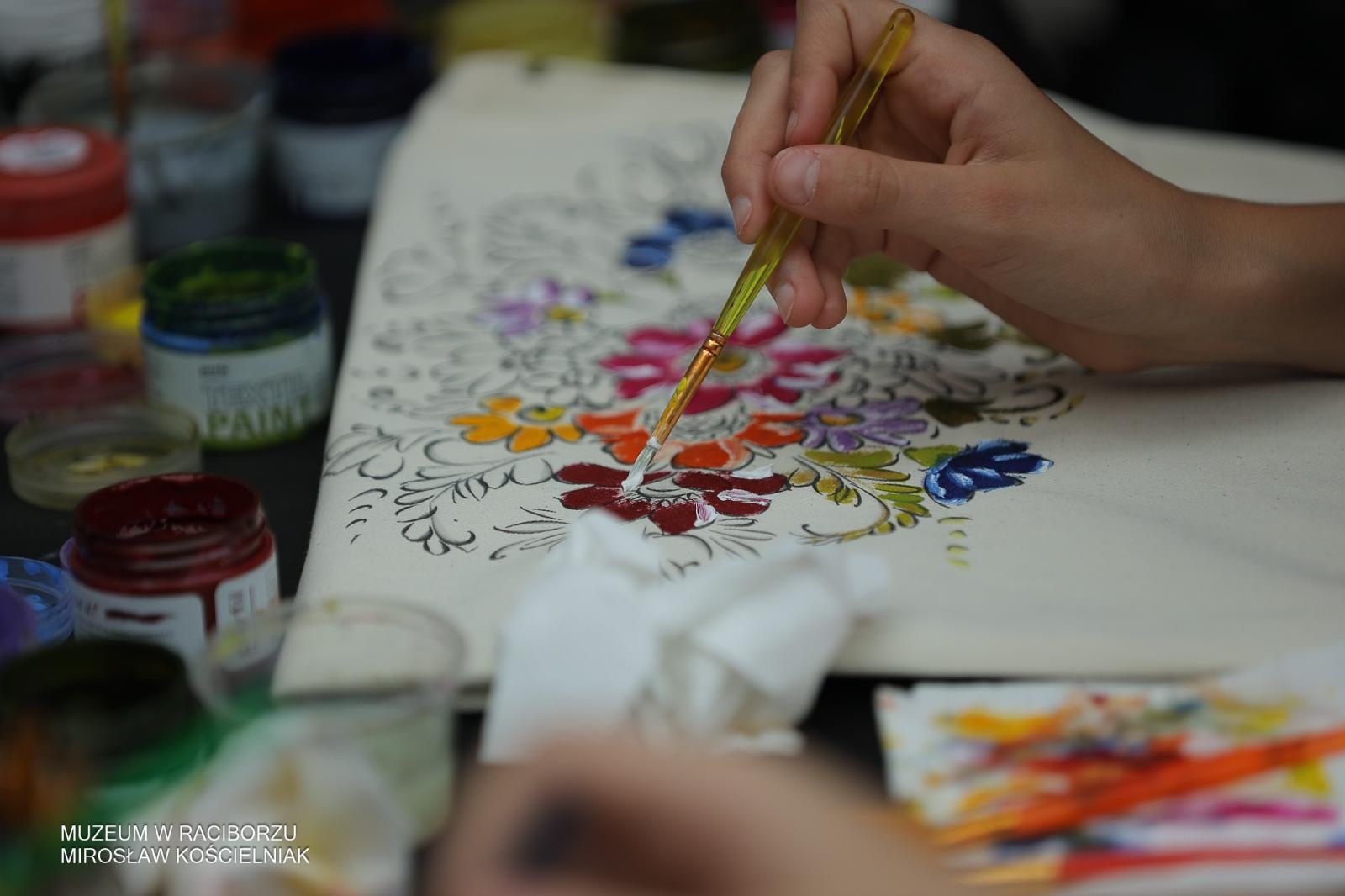 Zdjęcie w galerii na portalu naszraciborz.pl: Polsko-czeski festiwal tradycji i rzemiosł ożywił ul. Długą w Raciborzu wiadomości z regionu