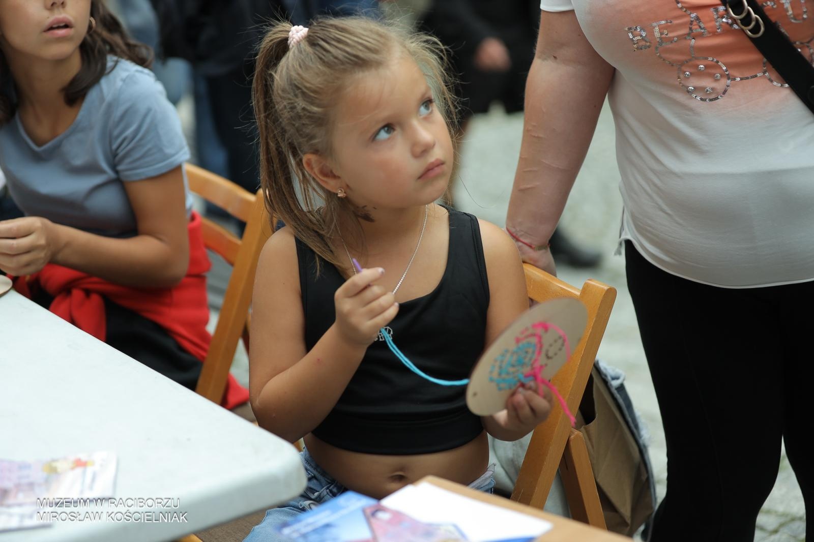 Zdjęcie w galerii na portalu naszraciborz.pl: Polsko-czeski festiwal tradycji i rzemiosł ożywił ul. Długą w Raciborzu wiadomości z regionu