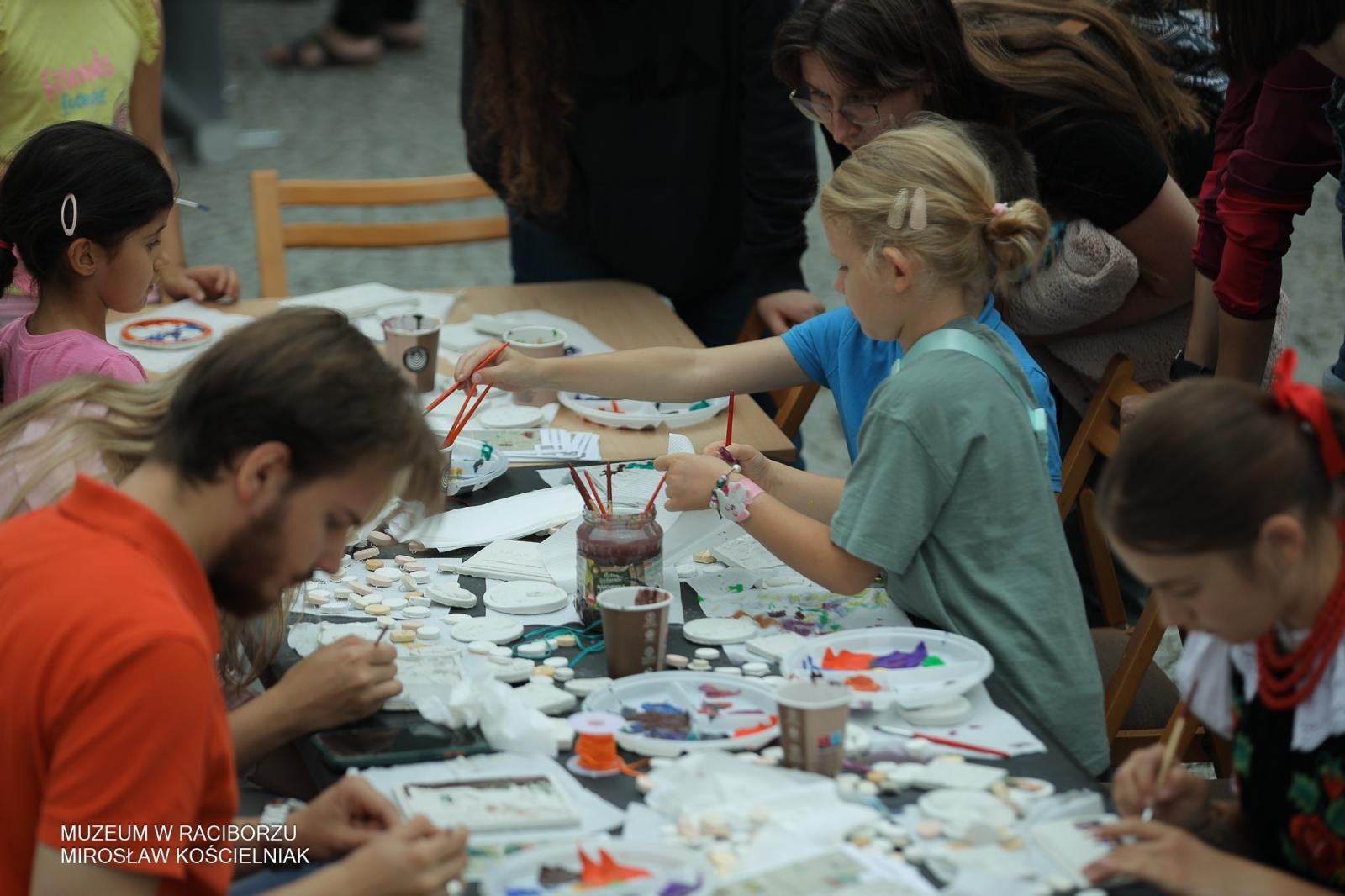 Zdjęcie w galerii na portalu naszraciborz.pl: Polsko-czeski festiwal tradycji i rzemiosł ożywił ul. Długą w Raciborzu wiadomości z regionu