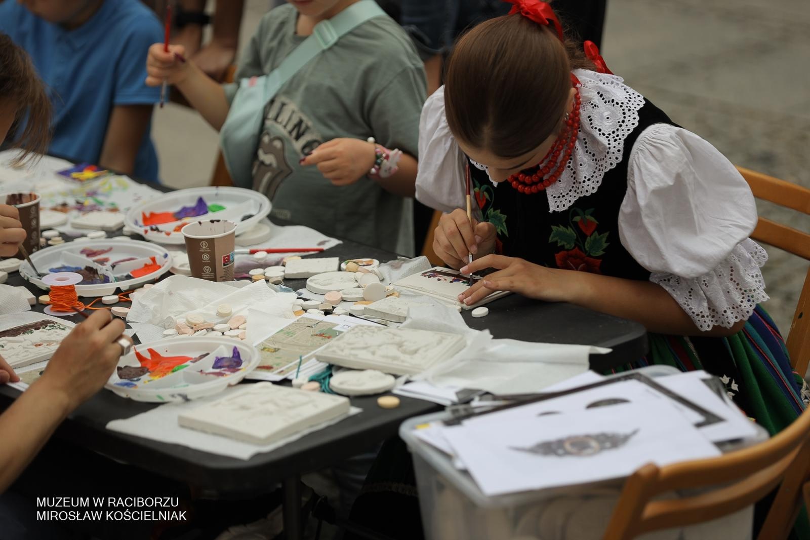 Zdjęcie w galerii na portalu naszraciborz.pl: Polsko-czeski festiwal tradycji i rzemiosł ożywił ul. Długą w Raciborzu wiadomości z regionu