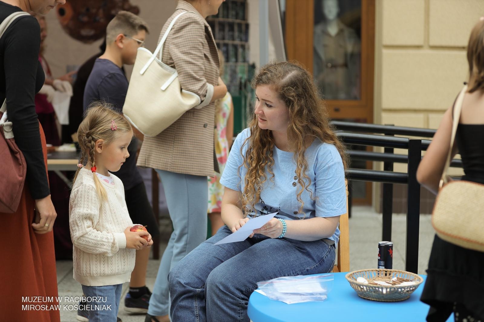 Zdjęcie w galerii na portalu naszraciborz.pl: Polsko-czeski festiwal tradycji i rzemiosł ożywił ul. Długą w Raciborzu wiadomości z regionu