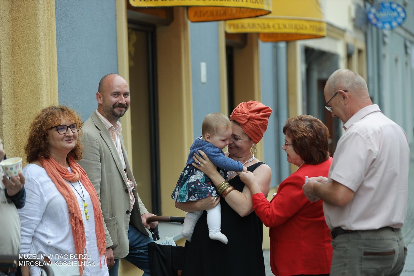 Zdjęcie w galerii na portalu naszraciborz.pl: Polsko-czeski festiwal tradycji i rzemiosł ożywił ul. Długą w Raciborzu wiadomości z regionu