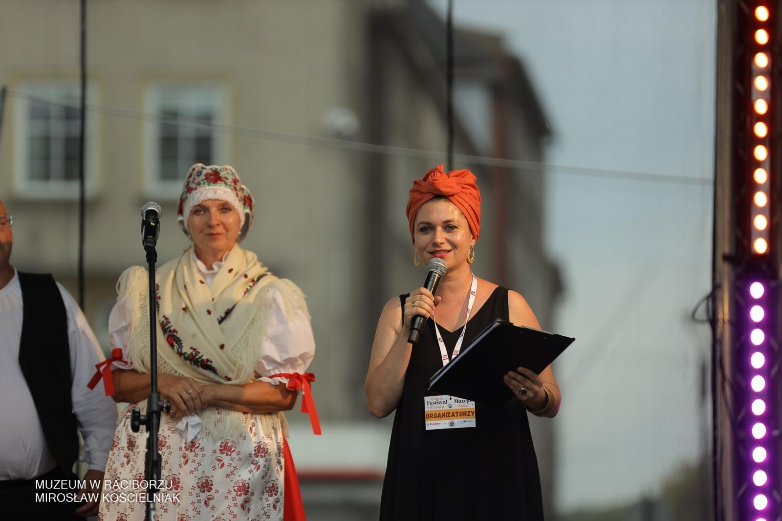 Zdjęcie w galerii na portalu naszraciborz.pl: Polsko-czeski festiwal tradycji i rzemiosł ożywił ul. Długą w Raciborzu wiadomości z regionu