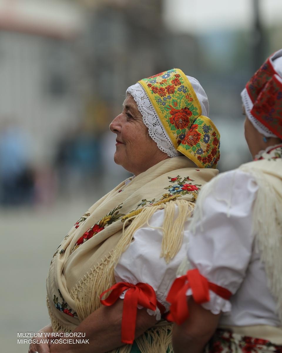 Zdjęcie w galerii na portalu naszraciborz.pl: Polsko-czeski festiwal tradycji i rzemiosł ożywił ul. Długą w Raciborzu wiadomości z regionu