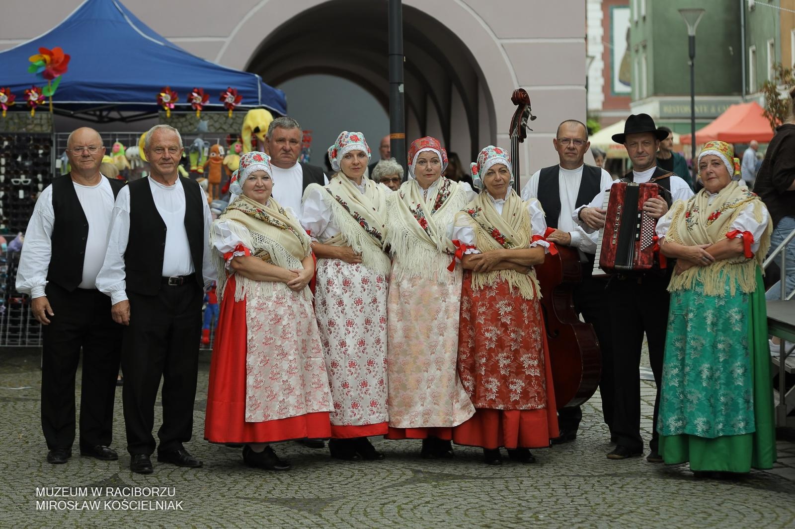 Zdjęcie w galerii na portalu naszraciborz.pl: Polsko-czeski festiwal tradycji i rzemiosł ożywił ul. Długą w Raciborzu wiadomości z regionu