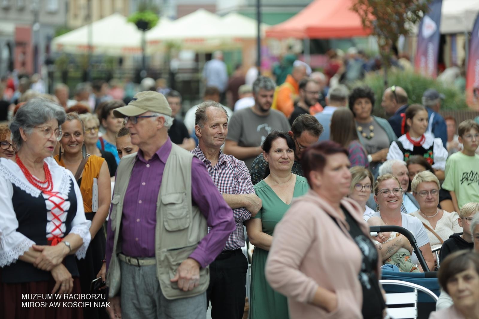Zdjęcie w galerii na portalu naszraciborz.pl: Polsko-czeski festiwal tradycji i rzemiosł ożywił ul. Długą w Raciborzu wiadomości z regionu